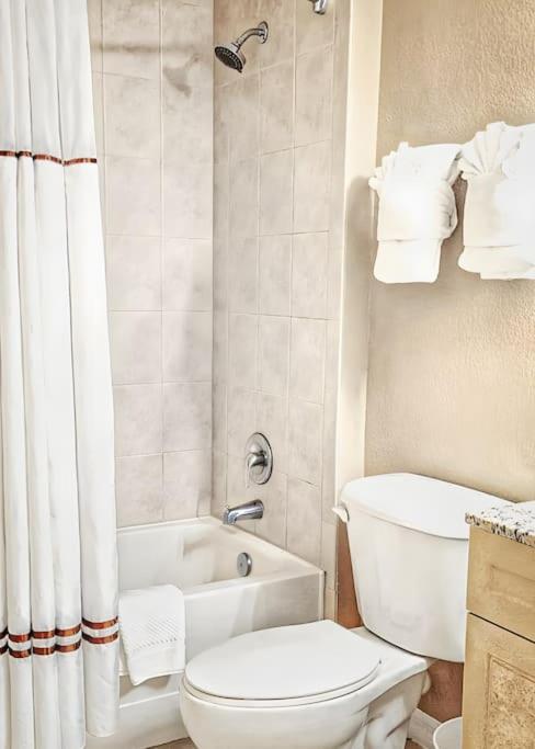 Entire Rental 3-Br Minutes From Disney X8 Hot Tub Apartment 2204 Orlando Kültér fotó